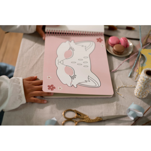 Kniha s vystrihovacími maskami Rosa