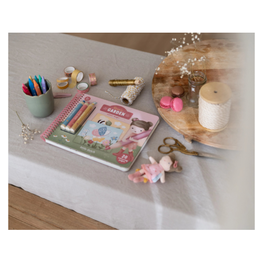 Omaľovánky s pastelkami Záhrada Rosa