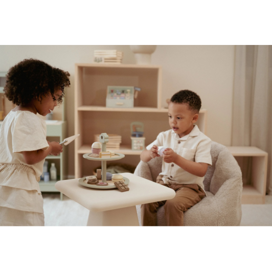 Stojan na pečivo s doplnkami drevený