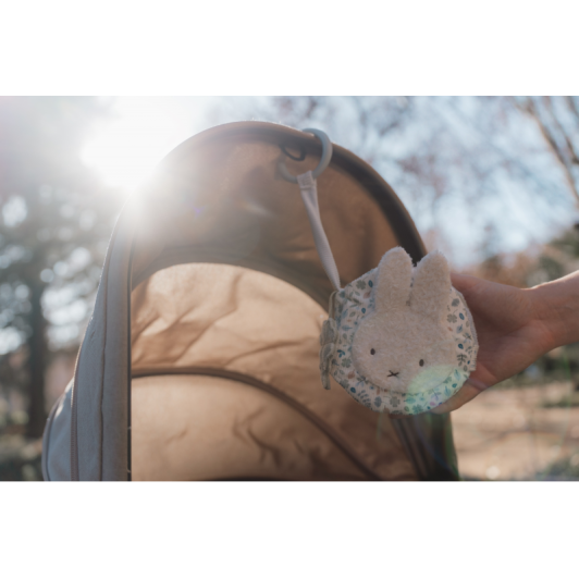 Závesná textilná knižka králiček Miffy Lucky Leaves