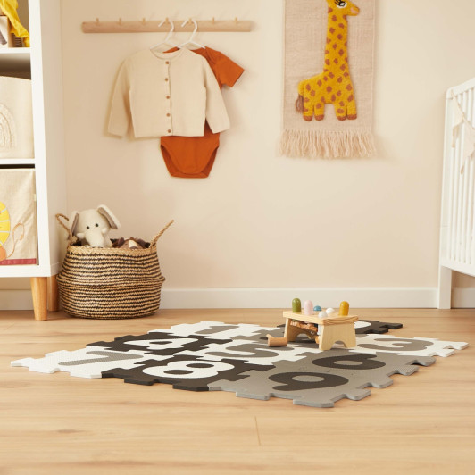 Bieco - Penová hracia podložka s číslami - puzzle black & white - 10 ks Bieco - Penová hracia podložka s číslami - puzzle black & white - 10 ks