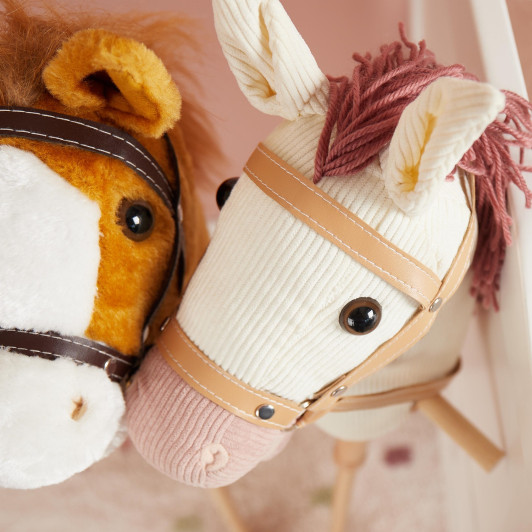 Bieco - Hobby Horsing na tyči - koník Ginger Bieco - Hobby Horsing na tyči - koník Ginger